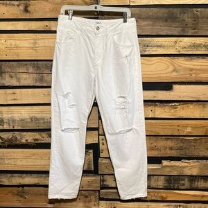 UO BDG White High Rise Mom Distressed‎ Straight Leg Jeans Size 31